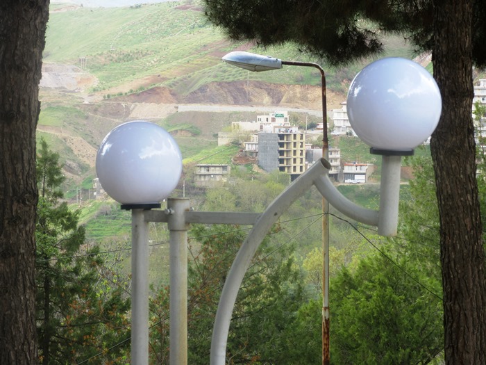 اصلاح سیستم روشنایی و نورپردازی پارک کومکال – گزارش تصویری