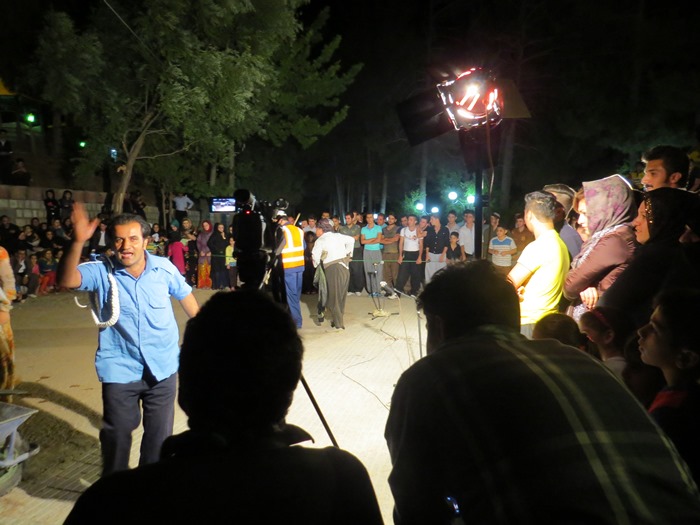 گزارش تصویری اجرای تئاتر خیابانی در پارک شهید کاظمی