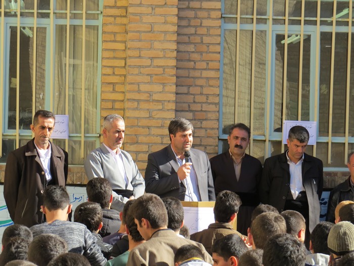 تقدیر شهردار از مسئولین و دانش‌آموزان دبیرستان شهدای ۲۰ خرداد پاوه